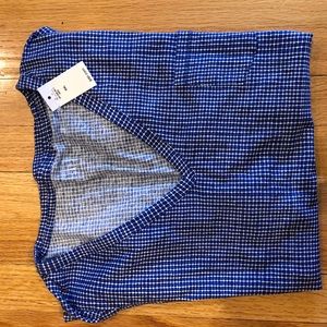 Women’s V-Neck Shirt. GAP. Never worn. NWT.